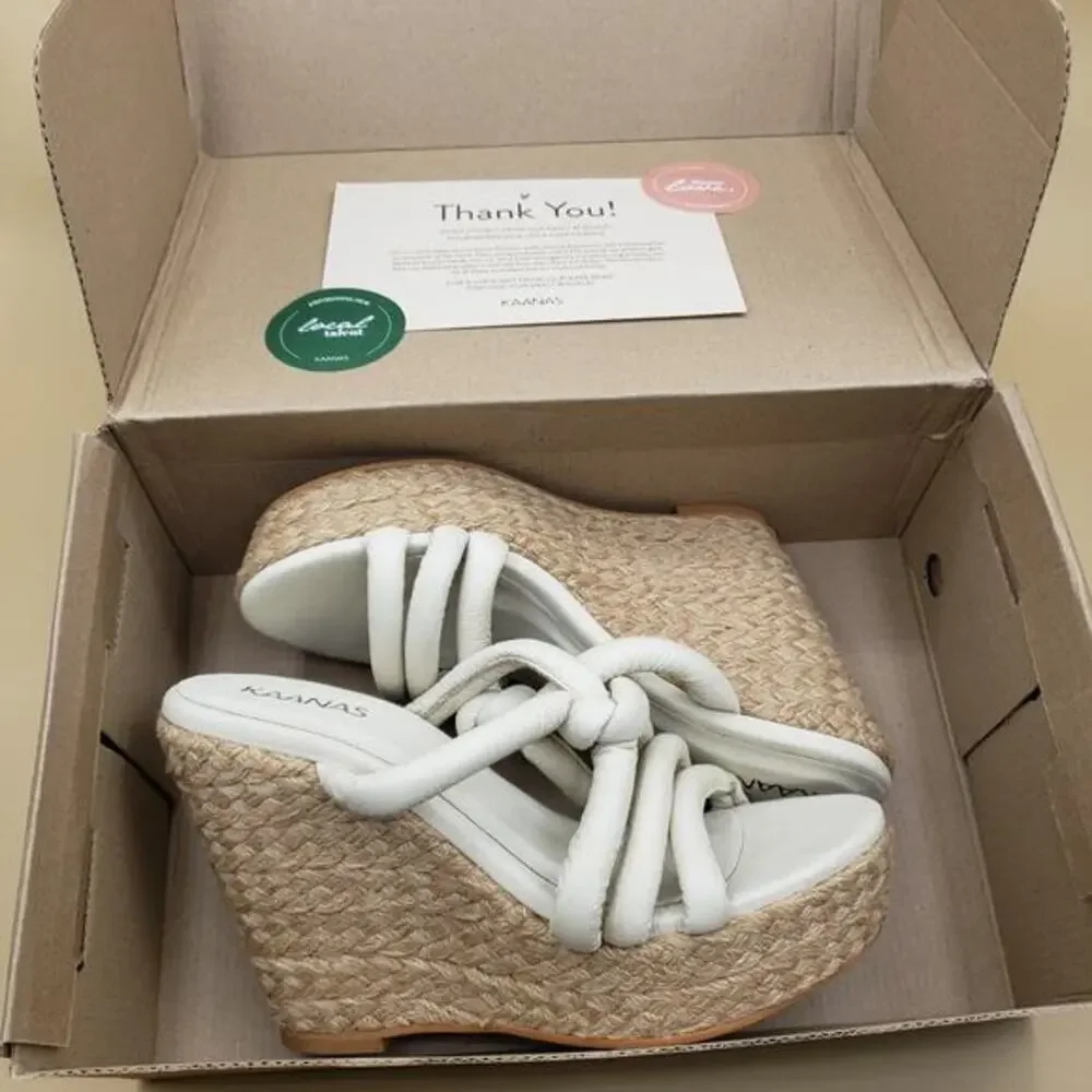 Kaanas x REVOLVE Daniela Wedge Sandals in Ivory Size 8 Summer Dress Shoes‎